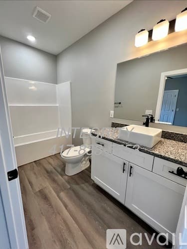 Springfield House: 896 South Spring Hill Avenue