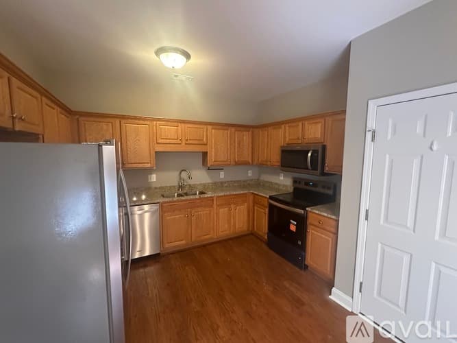 Athens House: 249 Wiltshire Dr