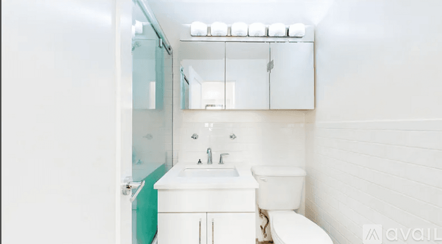 New York Apartment: 92 5th Ave