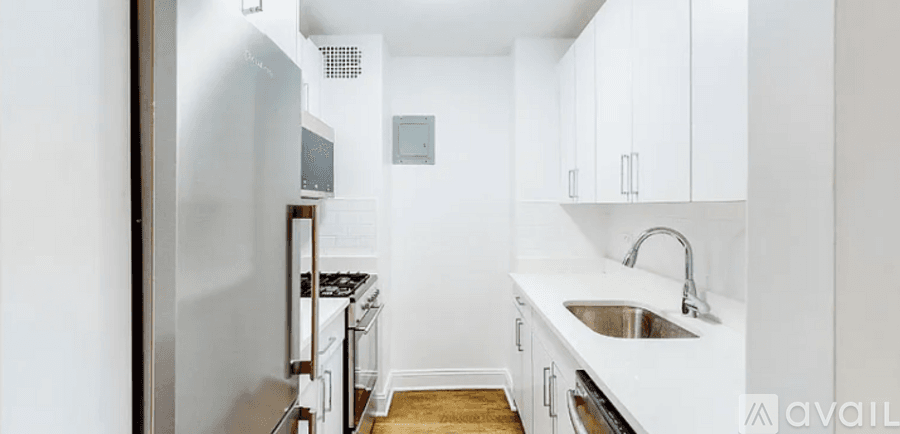 New York Apartment: 92 5th Ave