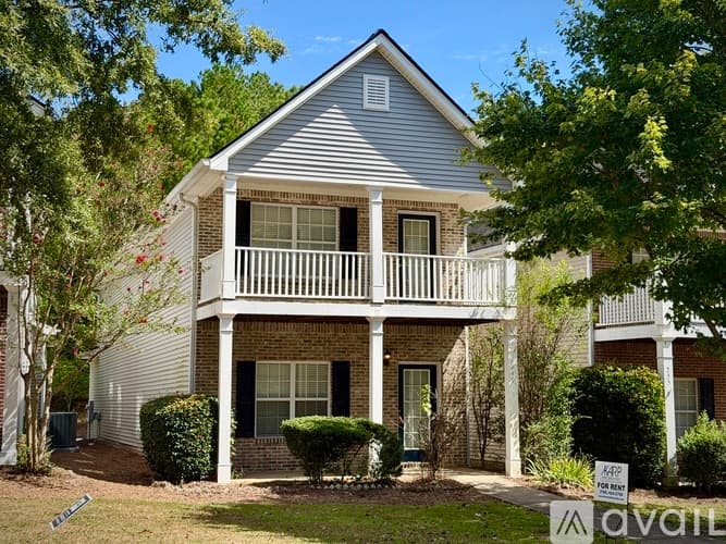 Athens House: 249 Wiltshire Dr