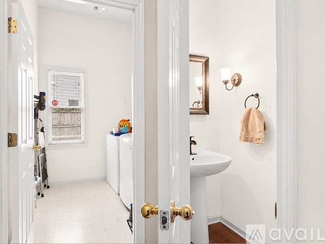 Marietta House: 2208 Snug Harbor Northeast