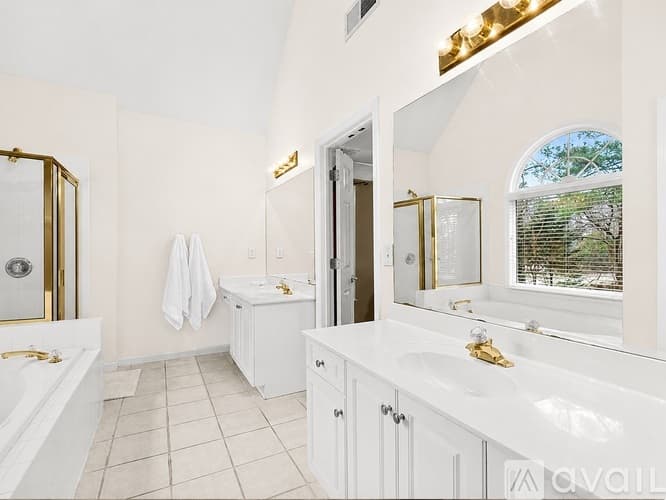 Marietta House: 2208 Snug Harbor Northeast