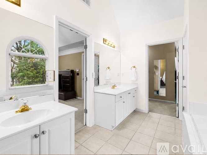 Marietta House: 2208 Snug Harbor Northeast