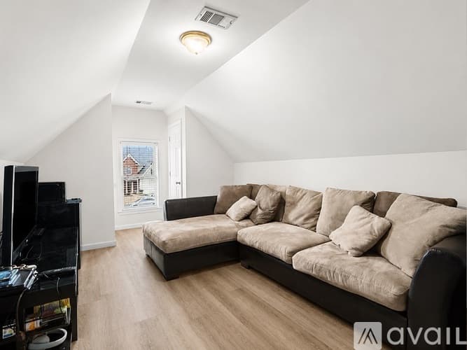 Marietta House: 2208 Snug Harbor Northeast