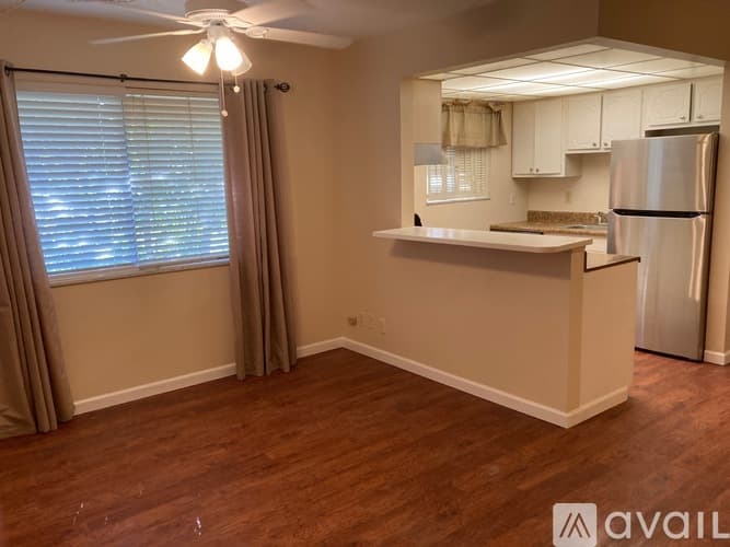 Lantana Apartment: 315 North Lake Drive