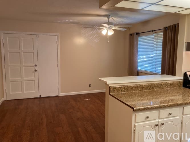 Lantana Apartment: 315 North Lake Drive