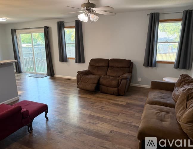 Valley Center House: 630 W Scott St