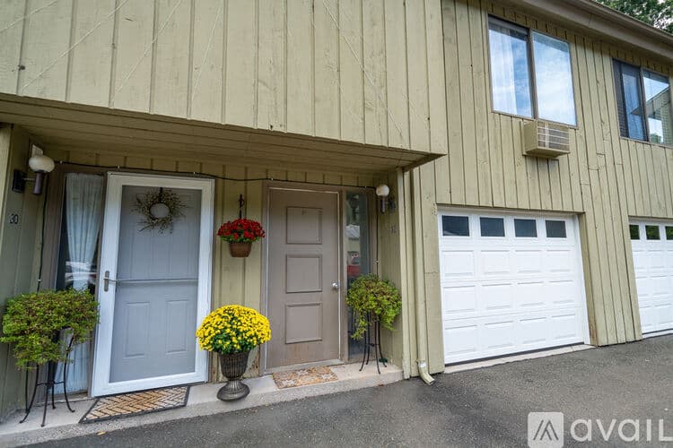 Guilford Condo: 32 Saginaw Trail