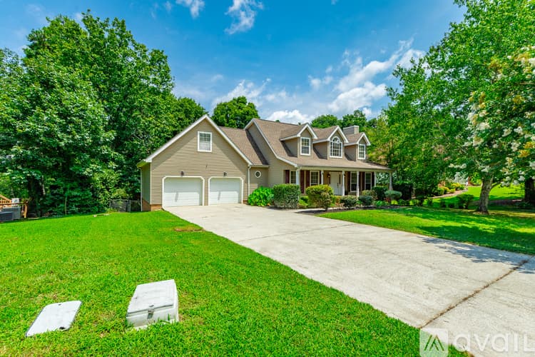 Ooltewah House: 6405 Flag Point Drive