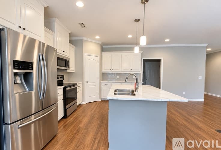 Dothan House: 104 Huron Dr