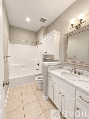 Dothan House: 104 Huron Dr