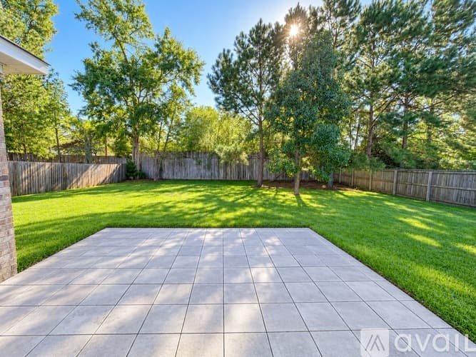 Dothan House: 104 Huron Dr