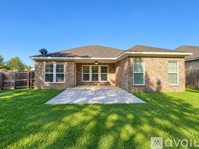 Dothan House: 104 Huron Dr