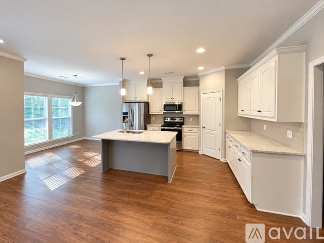 Dothan House: 104 Huron Dr