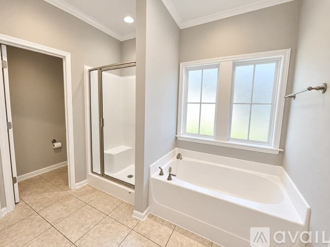 Dothan House: 104 Huron Dr