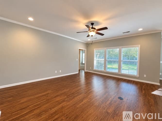Dothan House: 104 Huron Dr