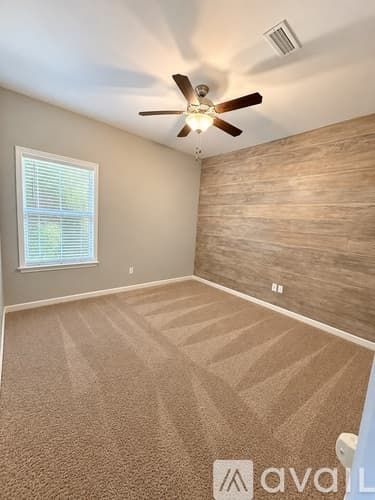 Dothan House: 104 Huron Dr