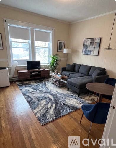 Newport Apartment: 144 Van Zandt Ave