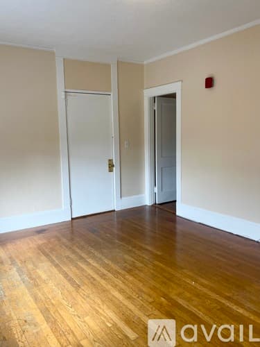Newport Apartment: 144 Van Zandt Ave