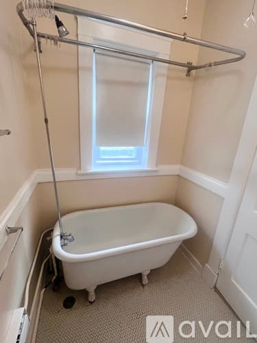 Newport Apartment: 144 Van Zandt Ave