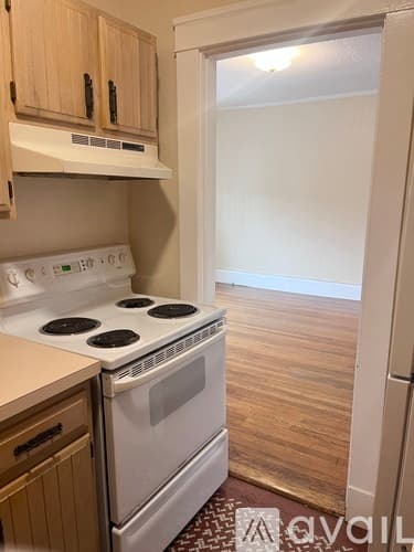 Newport Apartment: 144 Van Zandt Ave