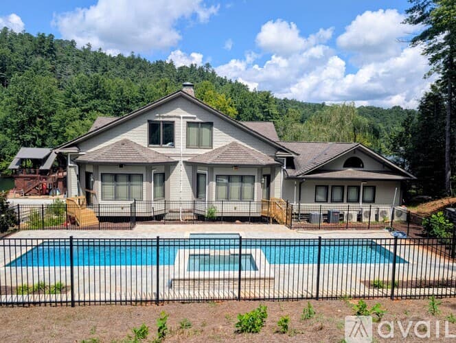 Lakemont House: 252 Bear Gap Rd