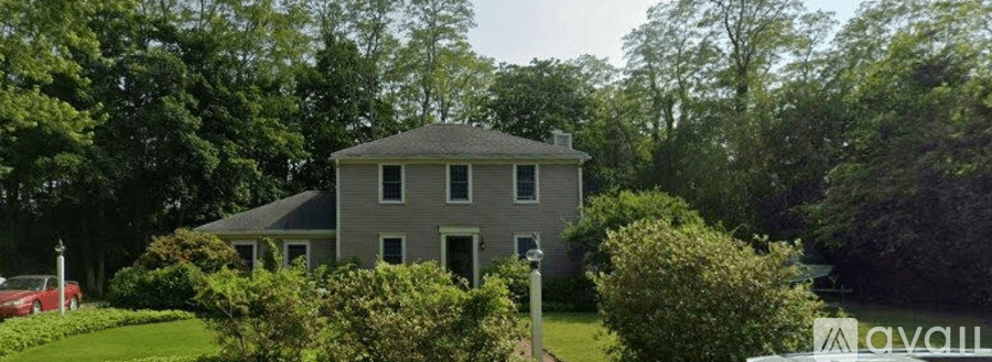 Sandwich House: 6 Seneca Ln