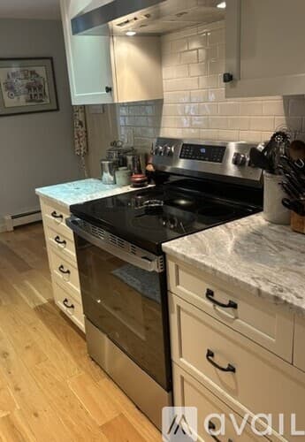 Sandwich House: 6 Seneca Ln