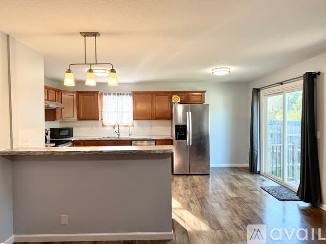 Valley Center House: 630 W Scott St