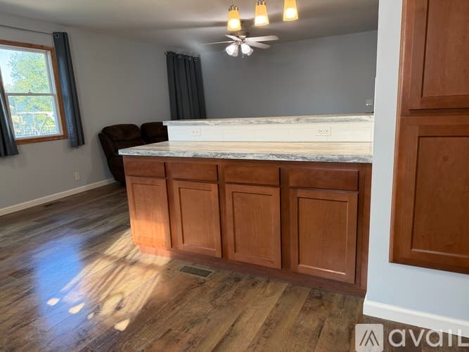 Valley Center House: 630 W Scott St