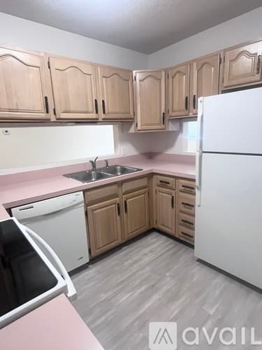 Newport Apartment: 142 Van Zandt Ave