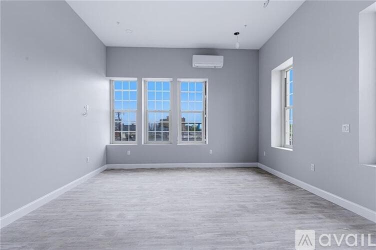 Central Falls Apartment: 387 Broad St