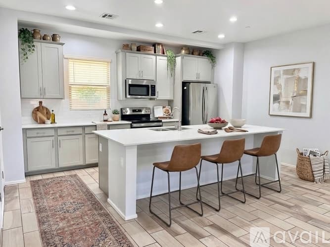 Phoenix Apartment: 3434 N Longview Ave