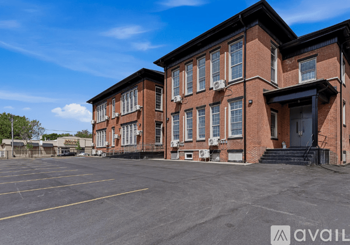 Central Falls Apartment: 387 Broad St