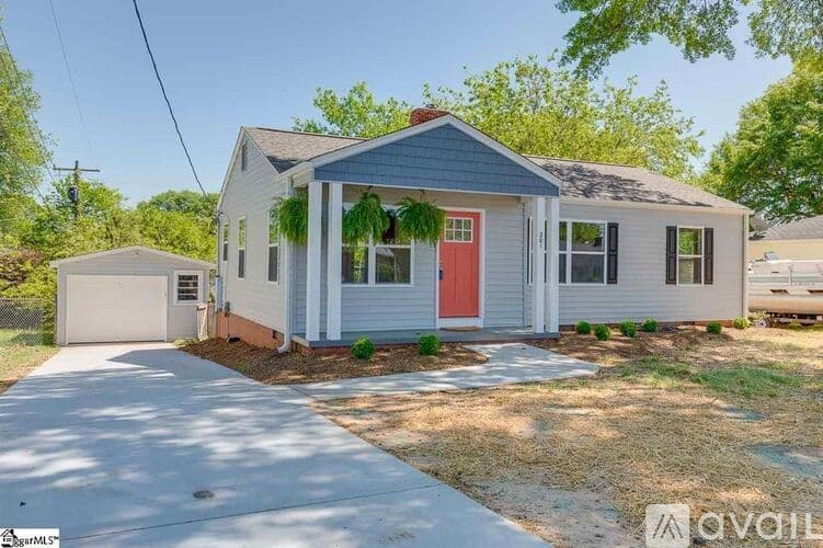 Greenville House: 201 Chipley Lane