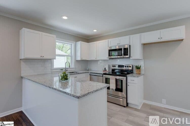 Greenville House: 201 Chipley Lane