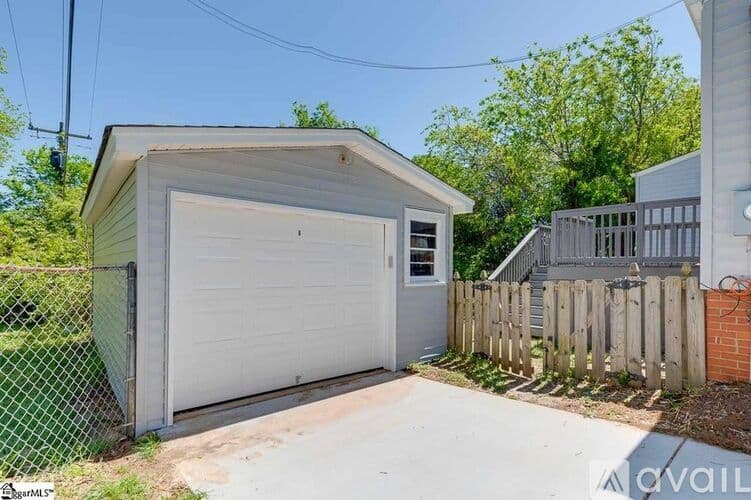 Greenville House: 201 Chipley Lane