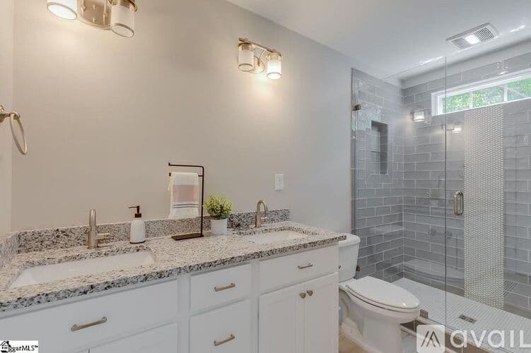 Greenville House: 201 Chipley Lane