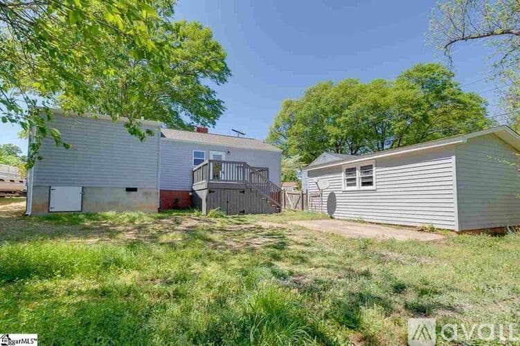 Greenville House: 201 Chipley Lane