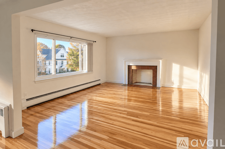 Newton Apartment: 108 110 Manet Rd