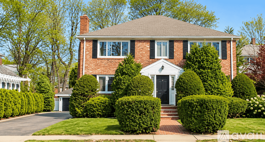 Newton Apartment: 108 110 Manet Rd