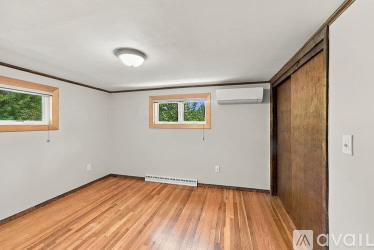 North Smithfield House: 22 Urrico Ave