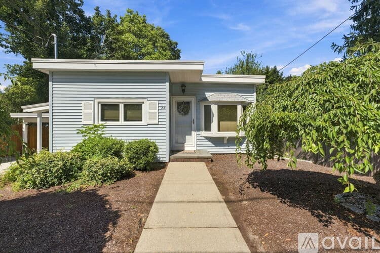North Smithfield House: 22 Urrico Ave