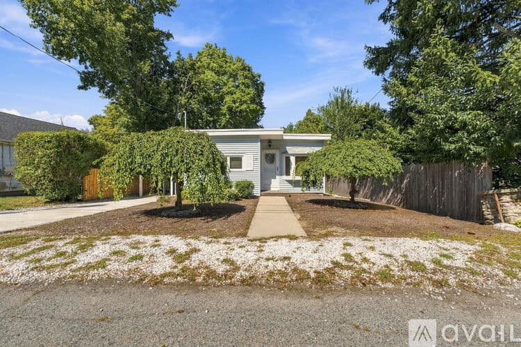North Smithfield House: 22 Urrico Ave