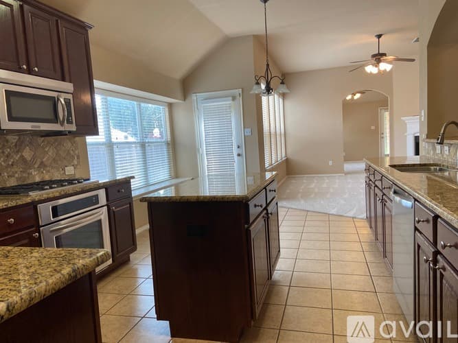Fort Worth House: 8945 Riscky Trl