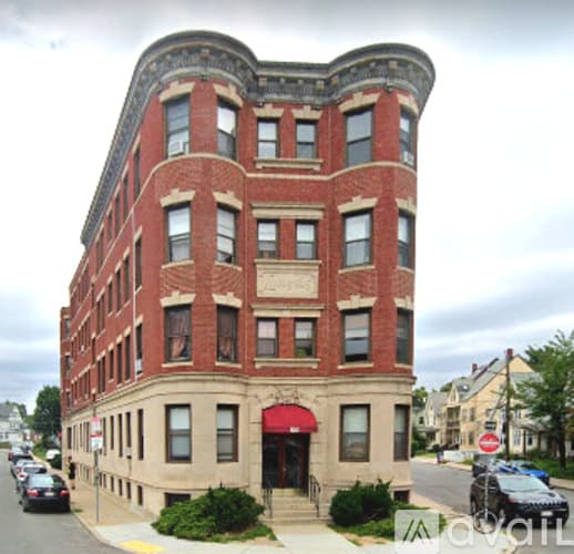 Boston Apartment: 100 Linden St