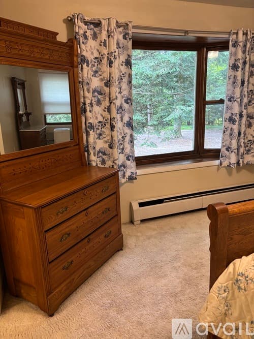 Oneida County House: Hilltop Road