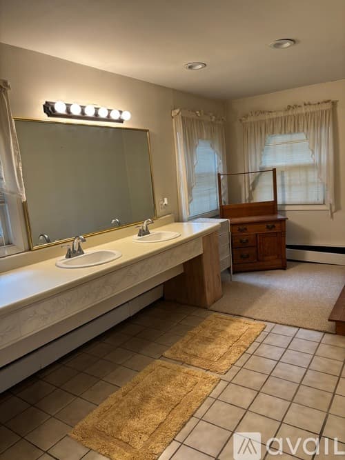 Oneida County House: Hilltop Road