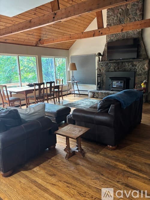 Oneida County House: Hilltop Road
